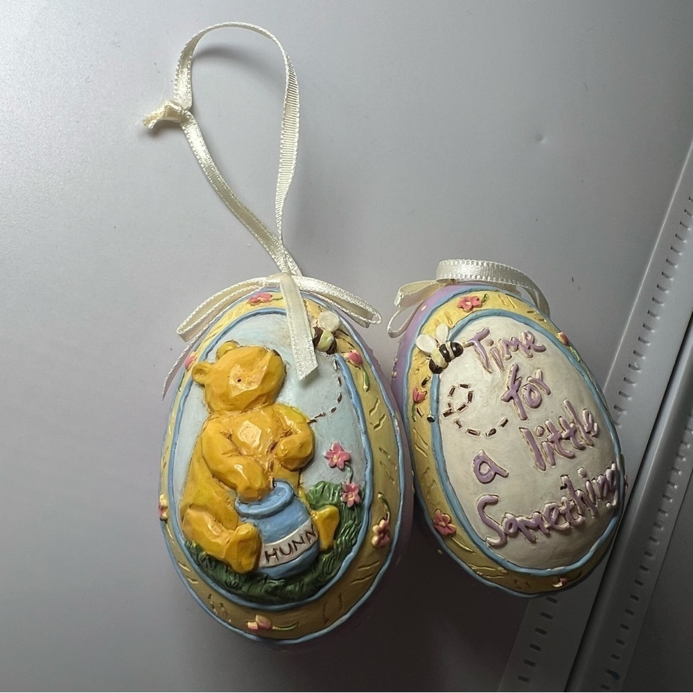 Disney Winnie the Pooh w bee Easter Christmas egg ornament Set Of 2